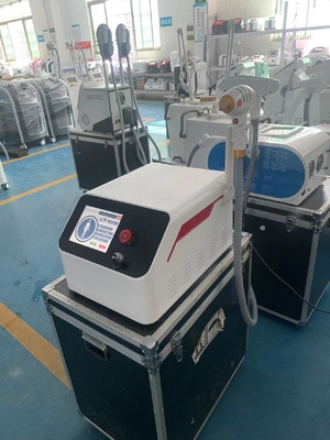 2000W永久的な毛の取り外し機械三重の波長755nm 808nm 1064nm