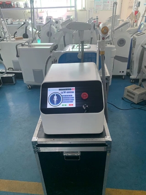 2000W永久的な毛の取り外し機械三重の波長755nm 808nm 1064nm