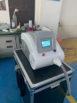 ポータブル Nd YAG レーザー Q スイッチ 出生点 塩素腫 染色体 タトゥー除去 皮膚洗浄 美容器